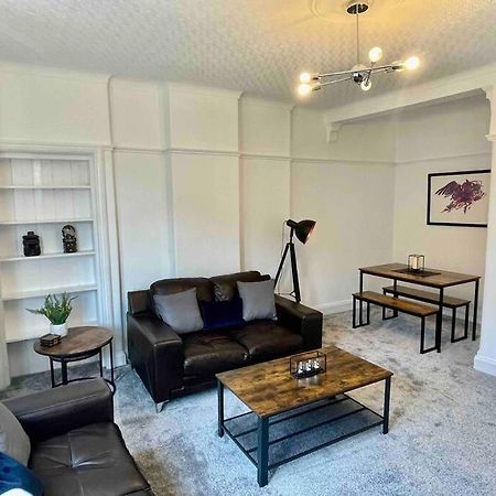 Large 2 Bed Near Glasgow Airport 佩斯利 外观 照片