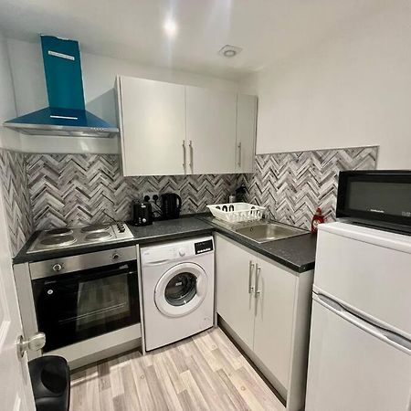 Large 2 Bed Near Glasgow Airport 佩斯利 外观 照片