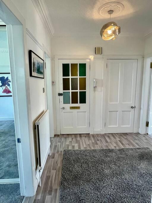 Large 2 Bed Near Glasgow Airport 佩斯利 外观 照片