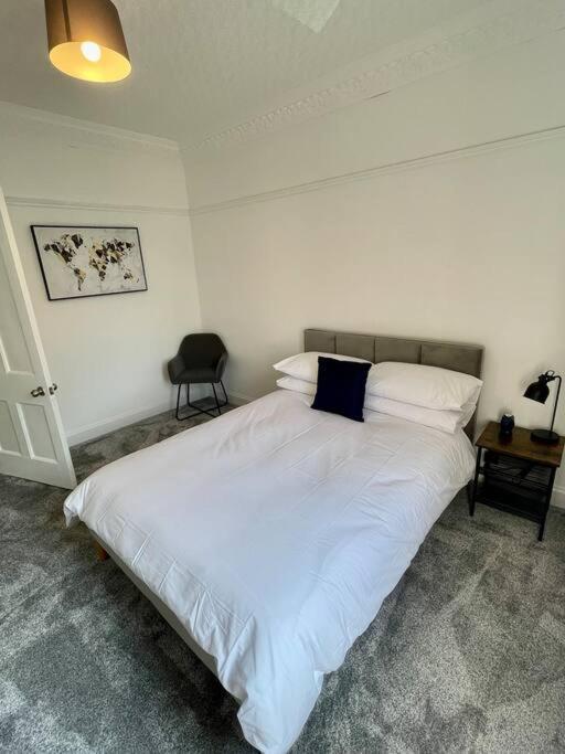 Large 2 Bed Near Glasgow Airport 佩斯利 外观 照片
