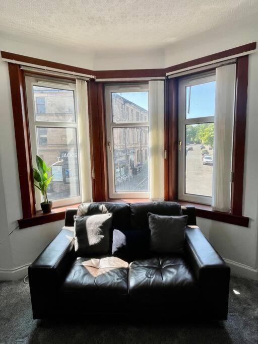 Large 2 Bed Near Glasgow Airport 佩斯利 外观 照片