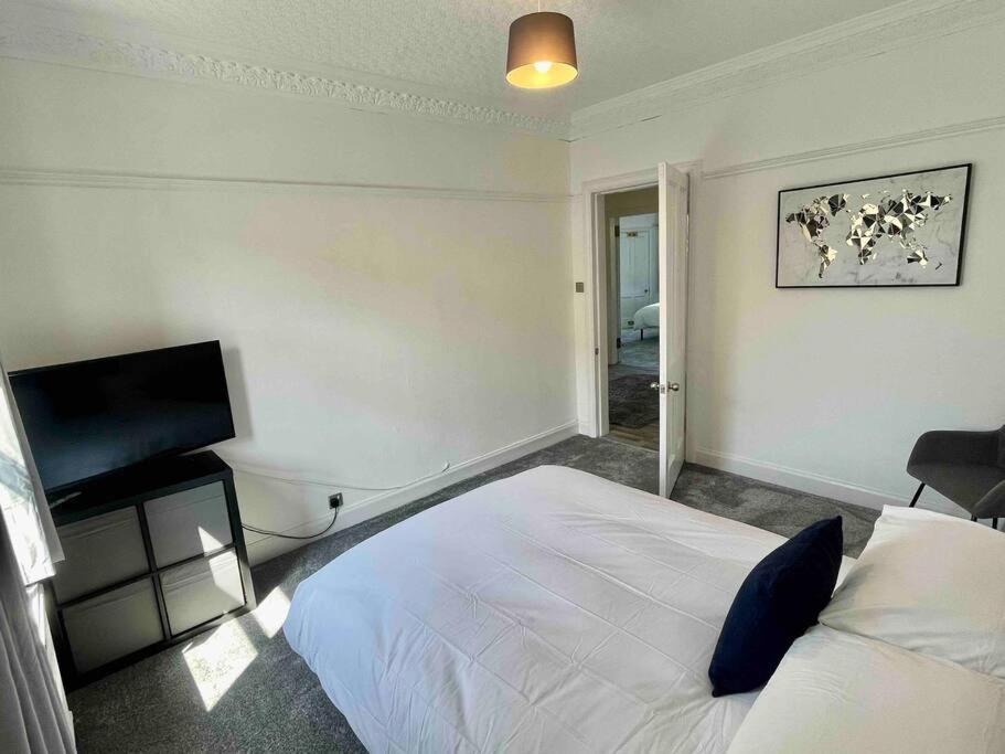 Large 2 Bed Near Glasgow Airport 佩斯利 外观 照片