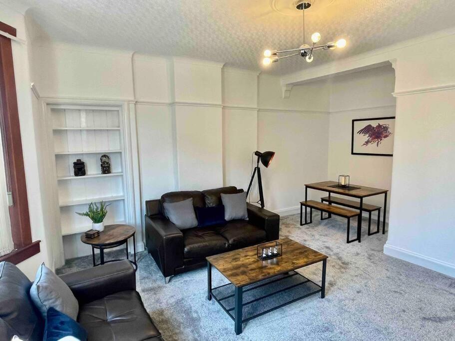 Large 2 Bed Near Glasgow Airport 佩斯利 外观 照片