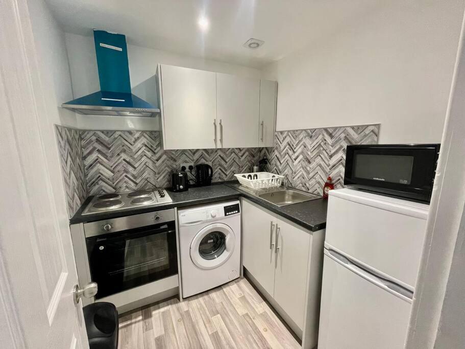 Large 2 Bed Near Glasgow Airport 佩斯利 外观 照片